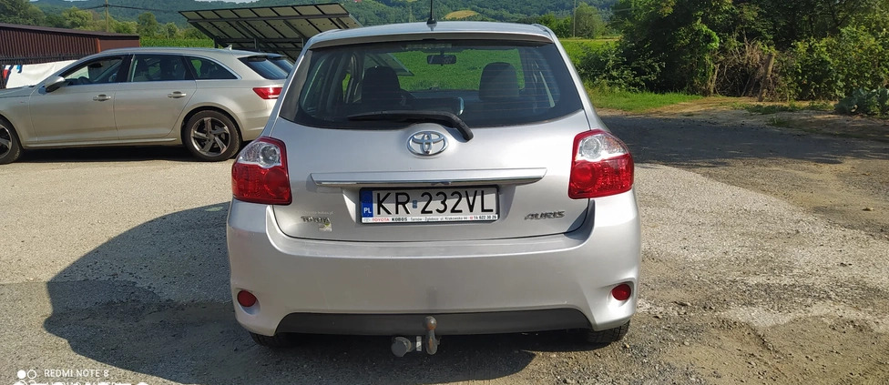 Toyota Auris cena 24700 przebieg: 176500, rok produkcji 2011 z Sieniawa małe 232